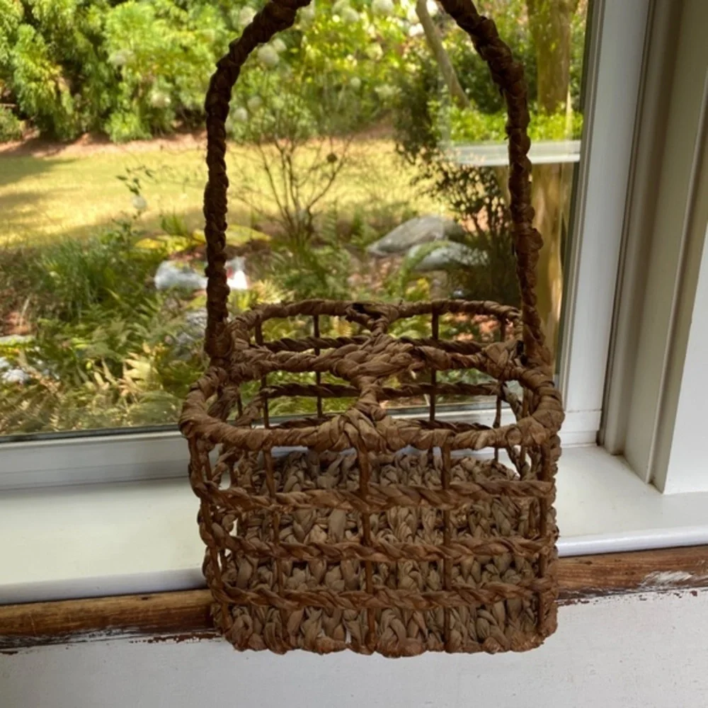 Wicker Basket Wine Caddy